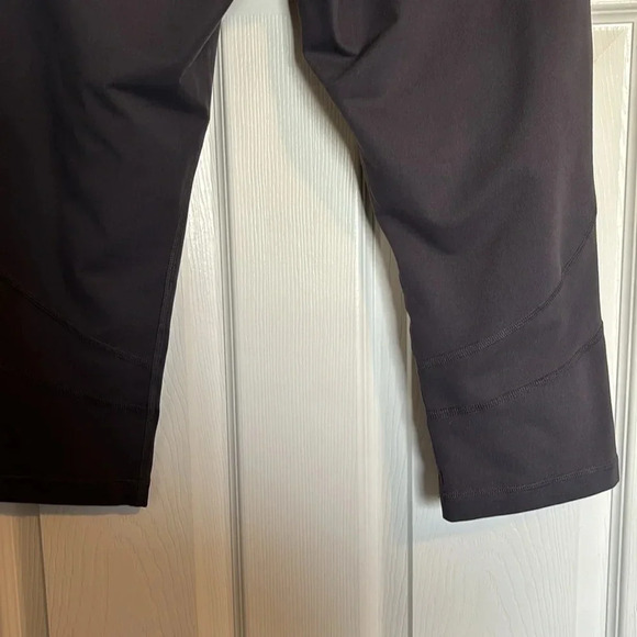 L.L. Bean women’s gray and black capri leggings size large - Picture 6 of 8